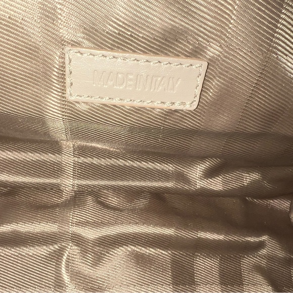 Authentic Cream Burberry Leather Manor Bag - Picture 8 of 10